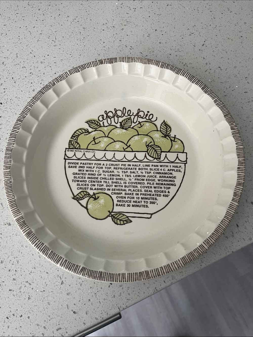 Country Harvest  VTG Royal China Ceramic Apple Pie Deep Baker 1983 Made in USA